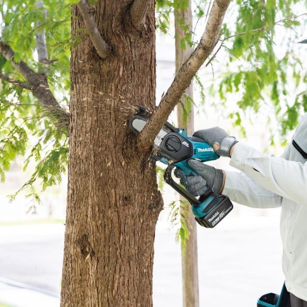 Makita Akku-Kettensäge Astsäge 18V DUC101RF1 + Akku 3Ah + DC18RC