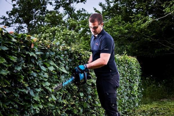 Makita Akku-Heckenschere 18V 60cm DUH601RF1 + Akkupack + Schnellladegerät DC18RC