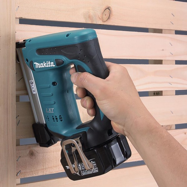 Makita Akku-Tacker 18V DST221Z
