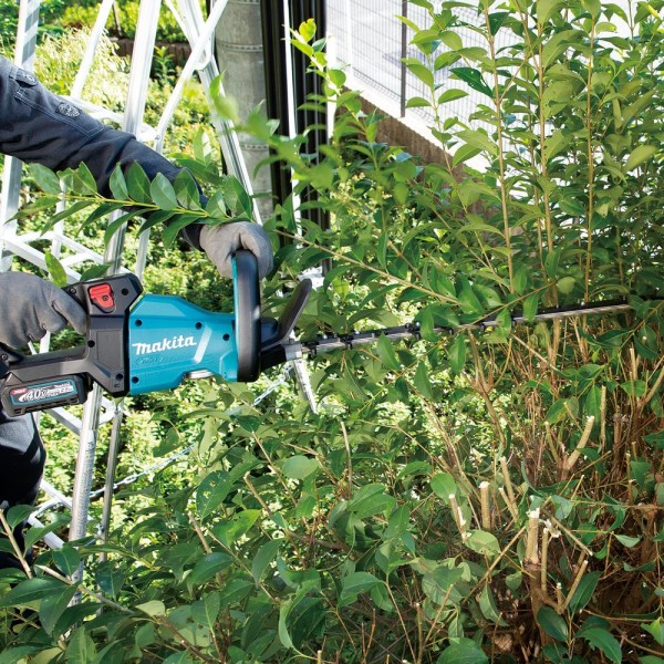 Makita Akku-Heckenschere 40V XGT 60cm UH006GZ
