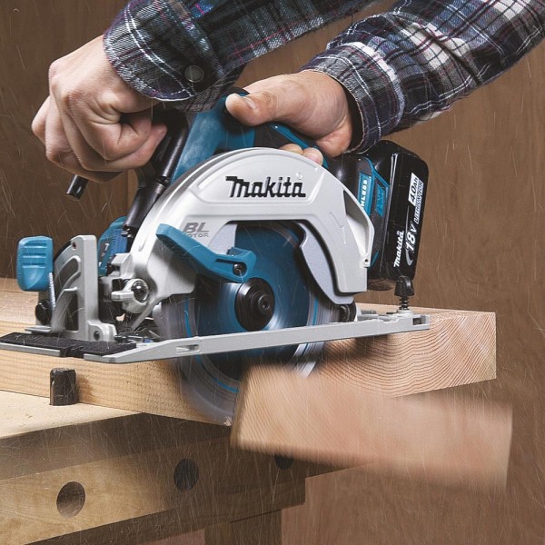 Makita Akku-Handkreissäge Kreissäge 18V DHS680RF1 + Akkupack + Schnellladegerät