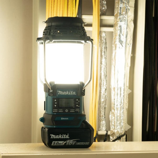 Makita Akku-Leuchte / Baustellenradio 18V DAB+ DMR056