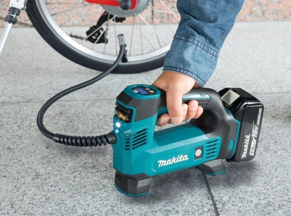 Makita Akku-Kompressor 18V DMP180Z KFZ 8,3bar