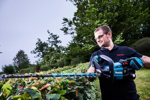 Makita Akku-Heckenschere 18V 60cm DUH601RF1 + Akkupack + Schnellladegerät DC18RC
